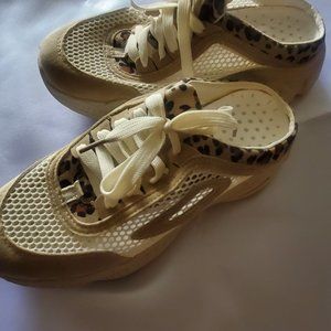 Open back sneaker leopard pattern